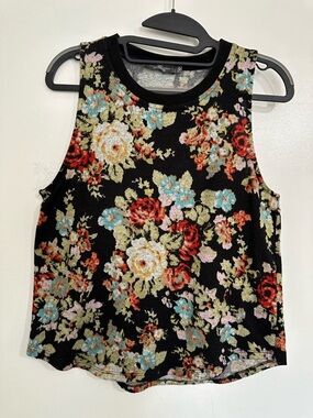 LIKE MYNDED Floral Sleeveless Black Crewneck Boxy Tank Top Size Small EUC